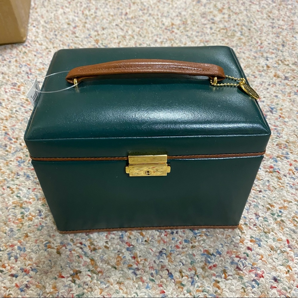 NWT Wolf Design Leather Large Jewelry Box